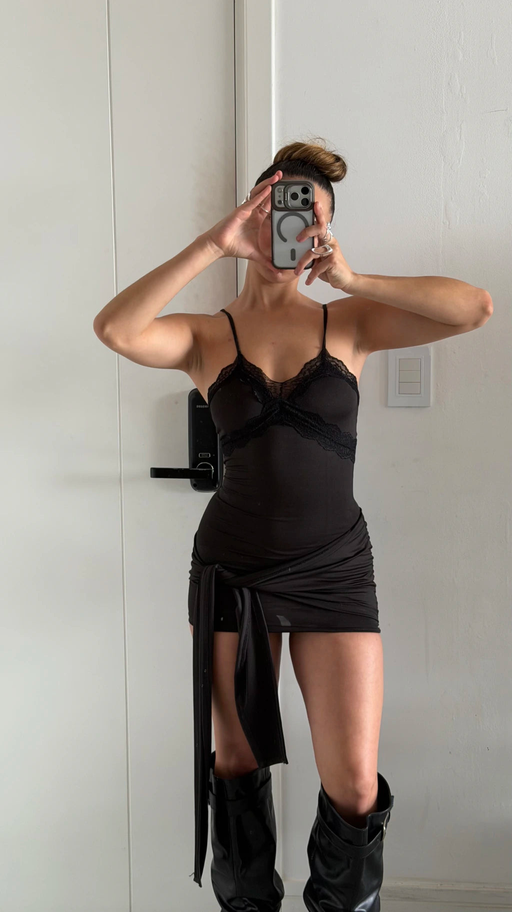 Vestido NOIRE negro de frente